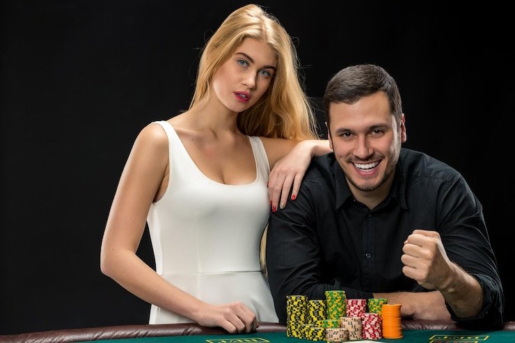Kantor operasional qqmybet dengan tim dukungan pelanggan dalam bahasa Indonesia